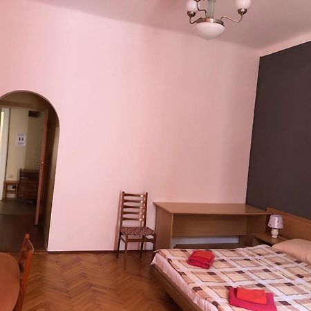 Apartment On Svobody Avenue Lviv Extérieur photo