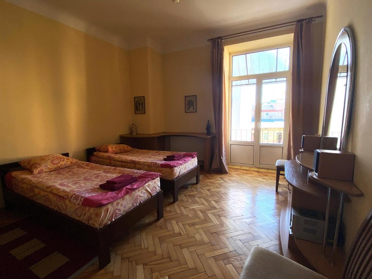 Apartment On Svobody Avenue Lviv Extérieur photo